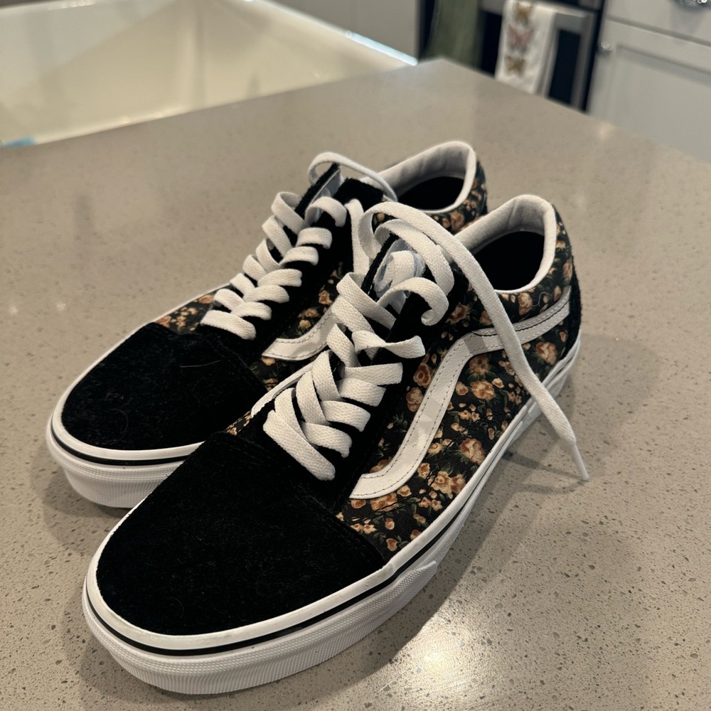 NEW floral vans